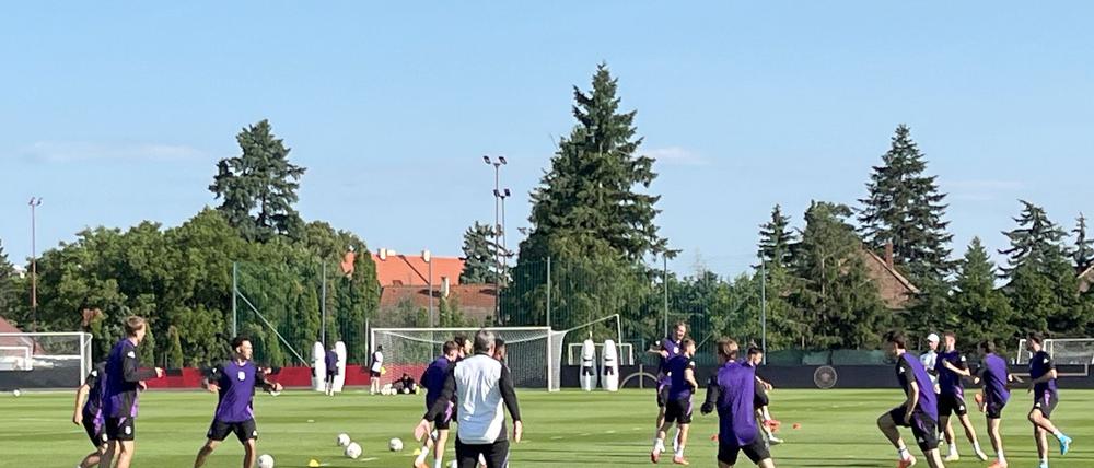 Die U21 bereitet sich auf den Turnierstart vor.