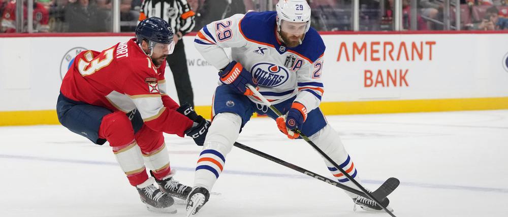 Bundestrainer Marco Sturm sieht für Leon Draisaitl (r) und den Edmonton Oilers wenig Chancen auf den Stanley-Cup-Triumph.