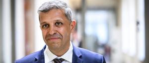 Das Vergesellschaftungsrahmengesetz als Berliner Gemeinwohlgesetz sei eine feste Verabredung der Koalition. Dass man hier Wort halte, sei eine Frage der Glaubwürdigkeit, sagt Berlins SPD-Fraktionsvorsitzender Raed Saleh. (Archivfoto)