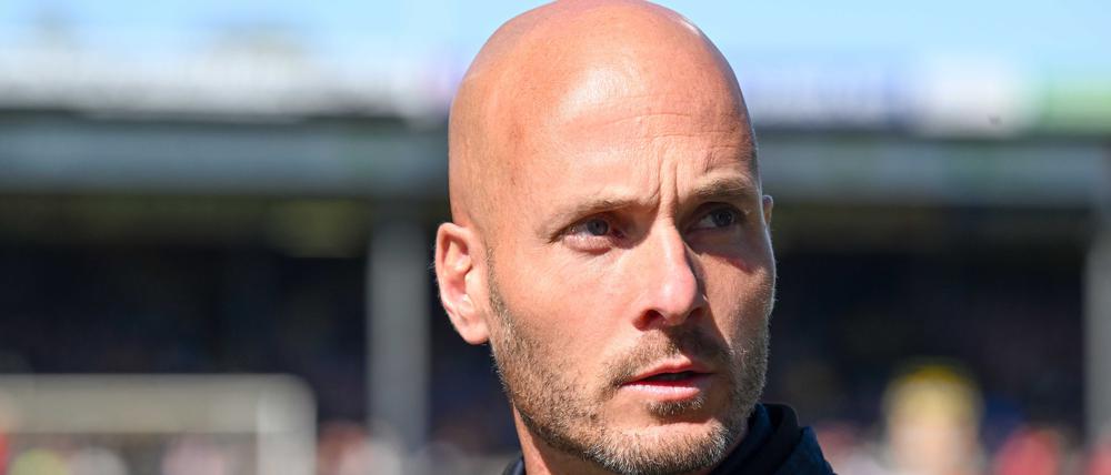 Paul Simonis ist neuer Trainer des VfL Wolfsburg. Er tritt das Erbe von Ralph Hasenhüttl an und erhält einen Vertrag über zwei Jahre.