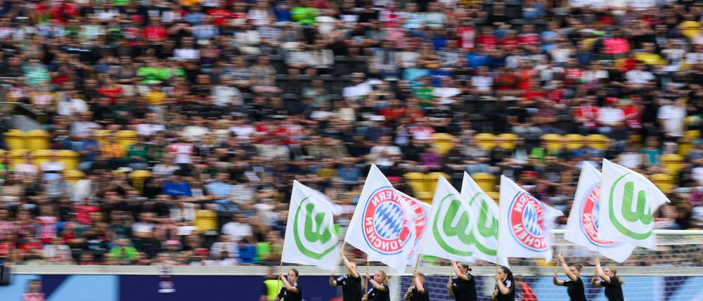 Wie im Vorjahr spielen Bayern München und der VfL Wolfsburg um den Supercup im Frauenfußball.
