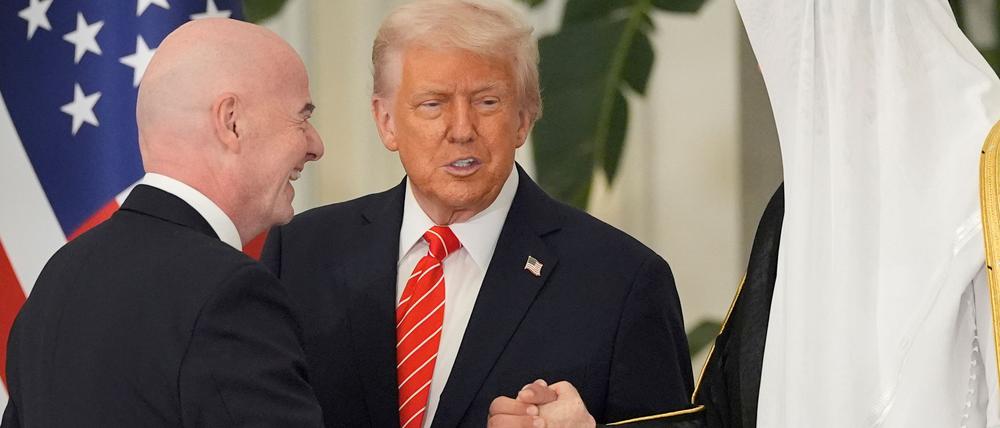 FIFA-Chef Infantino hält enge Bande zum US-Präsdienten und nach Saudi-Arabien. 