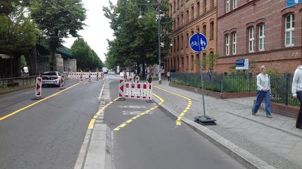 Unterbrochener Radstreifen durch eine Baustelle auf der Schönhauser Allee.