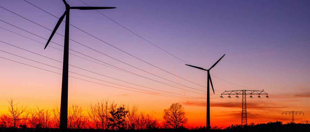 Die Erzeugung von Strom aus Wind und Sonne wird in Deutschland stark ausgebaut. Nicht immer wächst das Stromnetz schnell genug mit, deshalb werden Speicher benötigt.