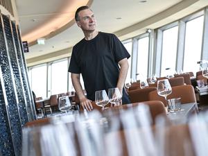 Die Kombination von Tim Raue und Fernsehturm? Ohne einige Hürden nicht zu haben.