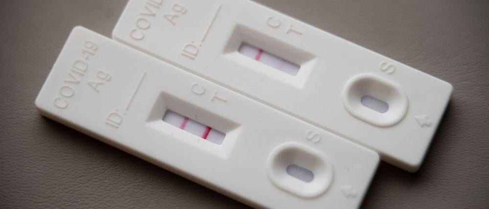 Laut Landessozialgericht fehlt der erforderliche Beweis dafür, dass die Übertragung mit dem Covid-19-Virus am Arbeitsplatz erfolgt ist. (Symbolbild) 