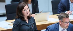 Bildungssenatorin Katharina Günther-Wünsch (CDU) wurde im Abgeordnetenhaus zur Carl-Bolle-Schule befragt. 