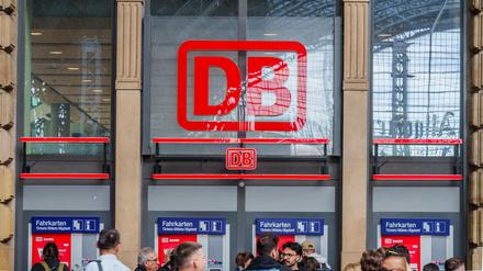 Die angeschlagene Bahn will mit der Abschaffung der Familienreservierung Geld sparen. (Archivbild)