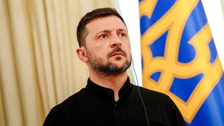 Wolodymyr Selenskyj, Präsident der Ukraine, gibt nach einem Gespräch mit dem deutschen Verteidigungsminister eine Pressekonferenz. 