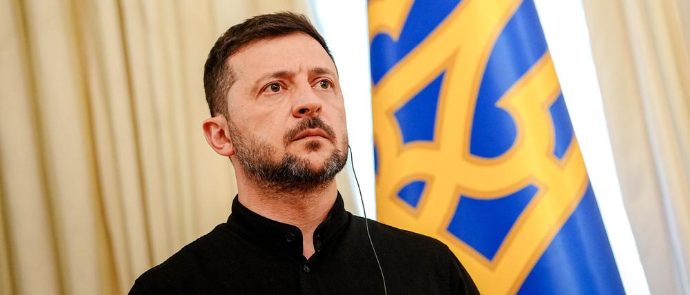 Wolodymyr Selenskyj, Präsident der Ukraine, gibt nach einem Gespräch mit dem deutschen Verteidigungsminister eine Pressekonferenz.
