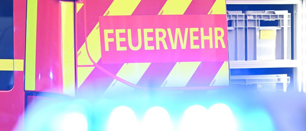 In einem Mehrfamilienhaus in Berlin-Reinickendorf brach ein Feuer in einer Erdgeschosswohnung aus. (Symbolfoto)