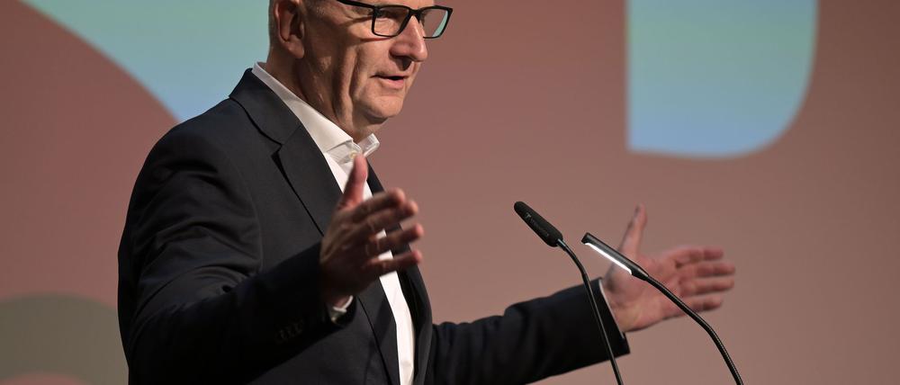 Brandenburgs SPD-Regierungschef Dietmar Woidke hält die Diskussion über ein Positionspapier aus seiner Partei gegen Aufrüstung für übertrieben. (Archivbild)