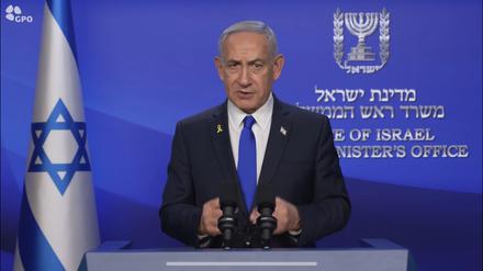 Dieser Video-Screenshot zeigt den israelischen Ministerpräsidenten Benjamin Netanjahu bei einer Videoansprache. 