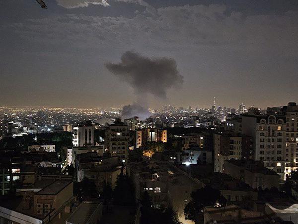 TOPSHOT - This handout photo released by Iran's Revolutionary Guard Corps (IRGC) official Sepah News Telegram channel on June 13, 2025 shows smoke billowing from a site reportedly targeted by an Israeli strike in the Iranian capital Tehran early in the morning. Israeli Prime Minister Benjamin Netanyahu said in a video statement in the early hours of June 13 that Israel carried out strikes on Iran and the military operation against the Islamic republic would "continue for as many days as it takes". (Photo by SEPAH NEWS / AFP) / RESTRICTED TO EDITORIAL USE - MANDATORY CREDIT "AFP PHOTO / SEPAH NEWS " - NO MARKETING NO ADVERTISING CAMPAIGNS - DISTRIBUTED AS A SERVICE TO CLIENTS
