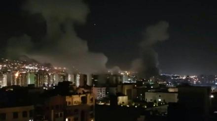 Rauch steigt auf über der iranischen Hauptstadt Teheran nach israelischen Angriffen. 