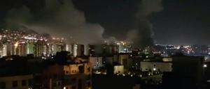 Rauch steigt auf über der iranischen Hauptstadt Teheran nach israelischen Angriffen. 