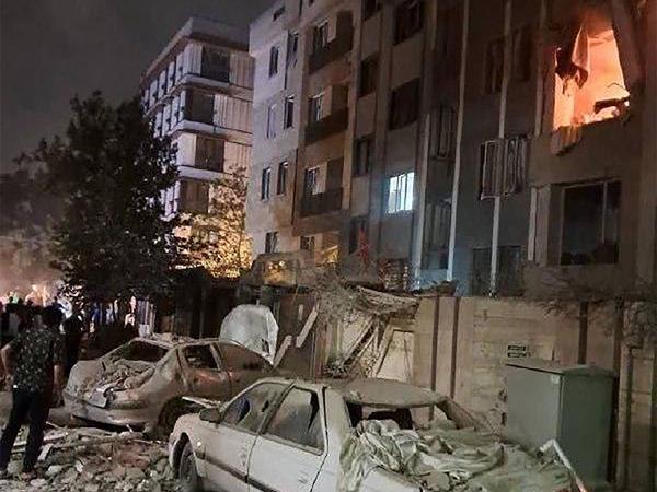 TOPSHOT - This handout photo released by Iran's Revolutionary Guard Corps (IRGC) official Sepah News Telegram channel on June 13, 2025 reportedly shows a building in Tehran hit in an Israeli strike on the Iranian capital early in the morning. Israeli Prime Minister Benjamin Netanyahu said in a video statement in the early hours of June 13 that Israel carried out strikes on Iran and the military operation against the Islamic republic would "continue for as many days as it takes". (Photo by SEPAH NEWS / AFP) / RESTRICTED TO EDITORIAL USE - MANDATORY CREDIT "AFP PHOTO / SEPAH NEWS " - NO MARKETING NO ADVERTISING CAMPAIGNS - DISTRIBUTED AS A SERVICE TO CLIENTS