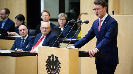NRW-Ministerpräsident Wüst mahnte: Länder und Kommunen müssten sich die Entlastungen auch leisten können. 