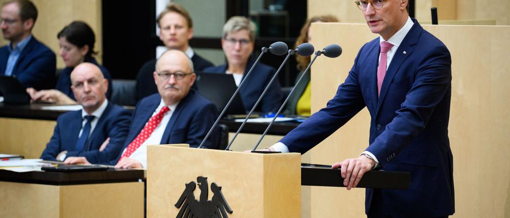 NRW-Ministerpräsident Wüst mahnte: Länder und Kommunen müssten sich die Entlastungen auch leisten können. 