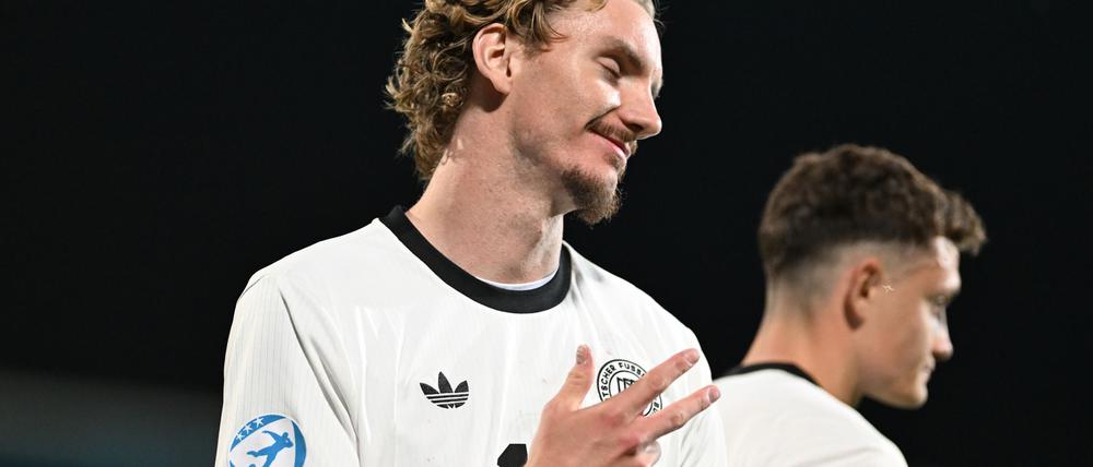 Drei Tore nahm Nick Woltemade ziemlich cool.