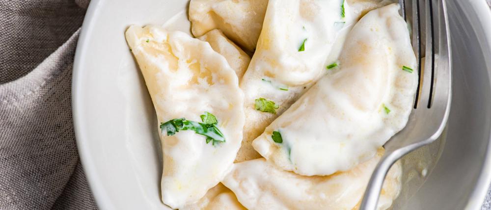 Vareniki sind gefüllte Teigtaschen aus der ukrainischen Küche. Immer häufiger gibt es sie in Berliner Restaurants.