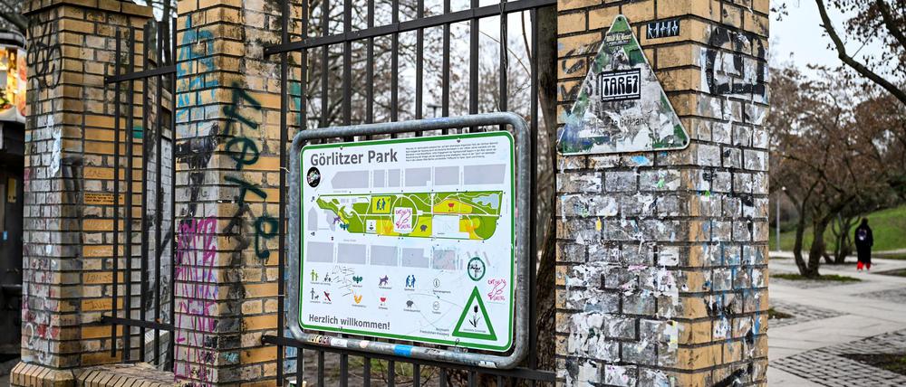Ein Eingang zum Görlitzer Park, der künftig nachts geschlossen sein soll. (Archivbild)