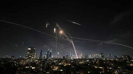 Iran hat mit einem Gegenangriff auf Israel begonnen.