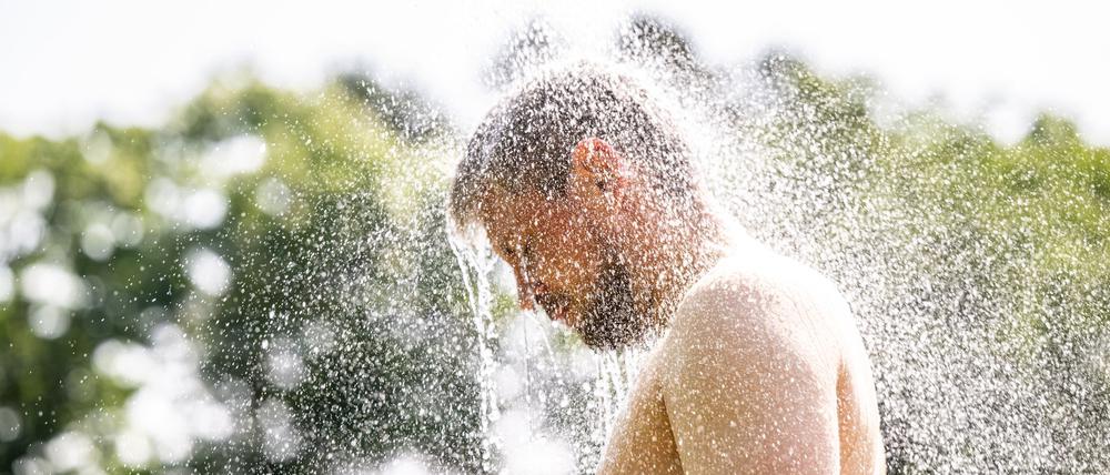 Schwimmbäder boten am Freitag Abkühlung.