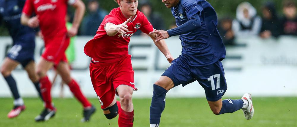 Jerson Lagos (r) ist mit Auckland City in der Gruppe des FC Bayern klarer Außenseiter bei der Club-WM.