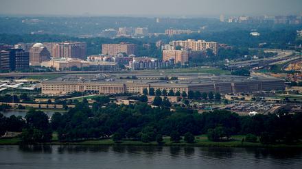 Ein Blick auf das Pentagon-Gebäude während der Vorbereitungen für das 250. Geburtstagsfest und auf die Parade der US-Armee (Symbolbild)
