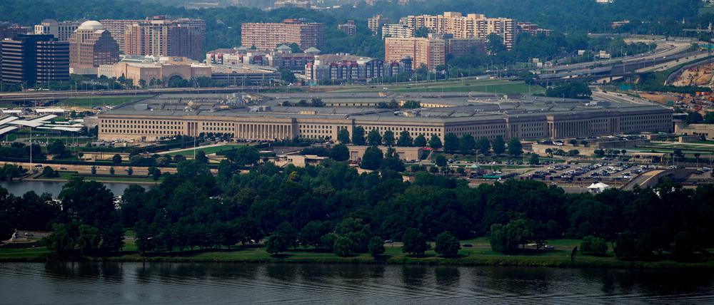 Ein Blick auf das Pentagon-Gebäude während der Vorbereitungen für das 250. Geburtstagsfest und auf die Parade der US-Armee (Symbolbild)