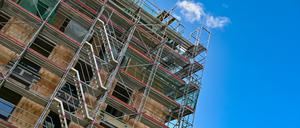 Baustelle eines Mehrfamilienhauses mit neuen Wohnungen in  Frankfurt (Oder).