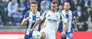 Einst Gegner, jetzt Kollegen. Paul Seguin (vorn) im Duell mit Herthas Luca Schuler.