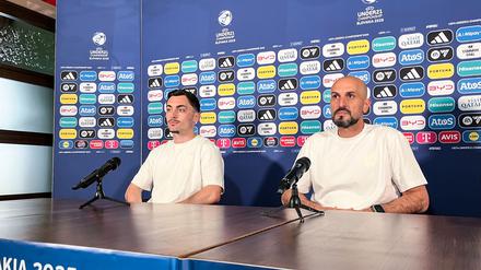 Trainer Antonio Di Salvo (r) und Spieler Paul Nebel (l) streben den zweiten Sieg an.