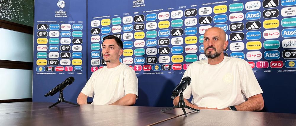 Trainer Antonio Di Salvo (r) und Spieler Paul Nebel (l) streben den zweiten Sieg an.