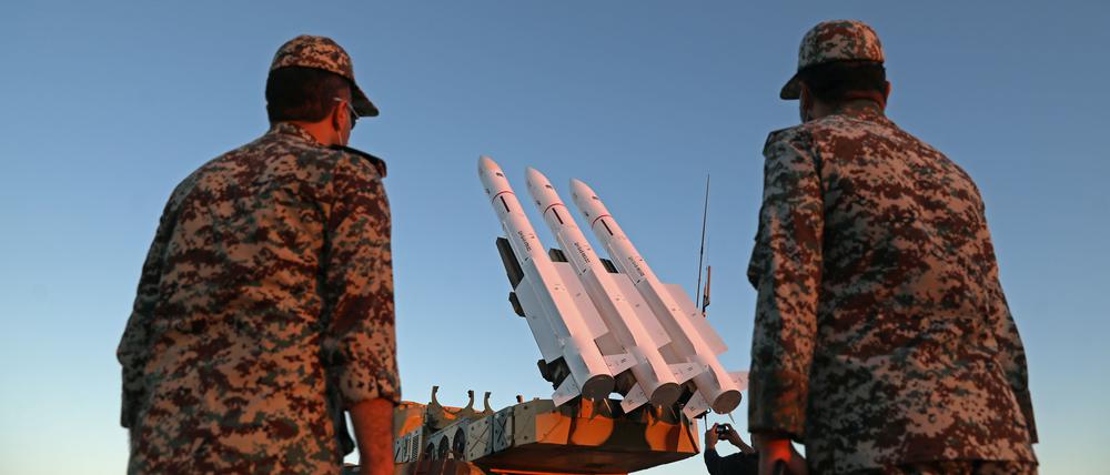 Raketen der iranischen Luftverteidigungseinheiten sind während einer militärischen Übung im Oktober 2020.