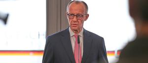 Merz hält ein Statement vor Abflug zum G7-Gipfel nach Kanada.