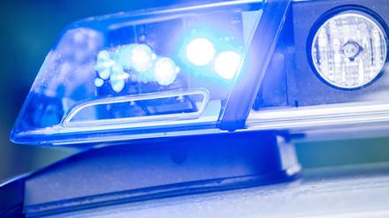 Die Polizei hat zwei spielende Kinder aus unmittelbarer Nähe der Gleise der Bahnstrecke Hamburg - Berlin geholt. Die Strecke wurde zeitweise gesperrt. (Symbolbild)