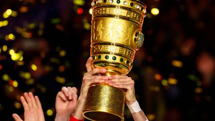Das Objekt der Begierde: der goldene Pokal.
