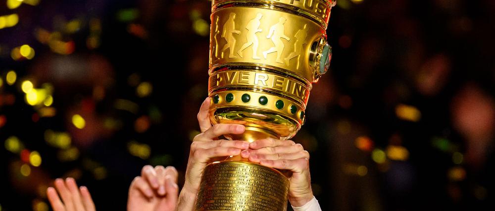 Das Objekt der Begierde: der goldene Pokal.