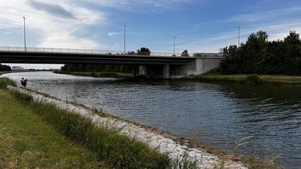 Ein Junge ist tot im Main-Donau-Kanal in Nürnberg gefunden worden.