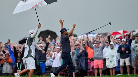 Spaun jubelt nach dem 20-Meter-Putt zum Sieg.
