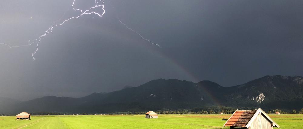Bei Bergwanderungen sind Gewitter eine besonders große Gefahr. (Symbolbild)