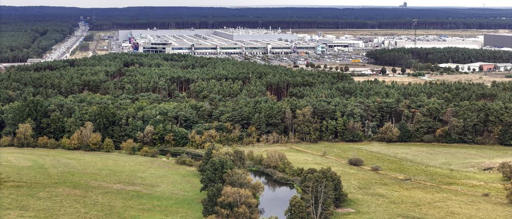 Industrieanlagen wie die Tesla Gigafactory in Brandenburg haben teilweise hohen Wasserbedarf.