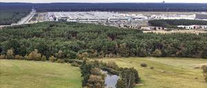Industrieanlagen wie die Tesla Gigafactory in Brandenburg haben teilweise hohen Wasserbedarf.