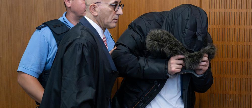 Für den heute 40-jährigen Angeklagten wurde die Unterbringung in Sicherungsverwahrung verhängt.