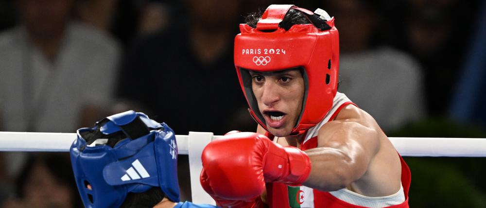 Olympia, Paris 2024, Boxen, Frauen, 66kg, Finale, Imane Khelif (r) aus Algerien kämpft gegen Liu Yang aus China. +++ dpa-Bildfunk +++