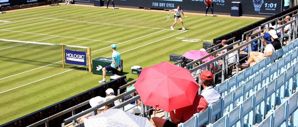 Während der Ballwechsel herrscht im Tennis absolute Ruhe im Publikum.