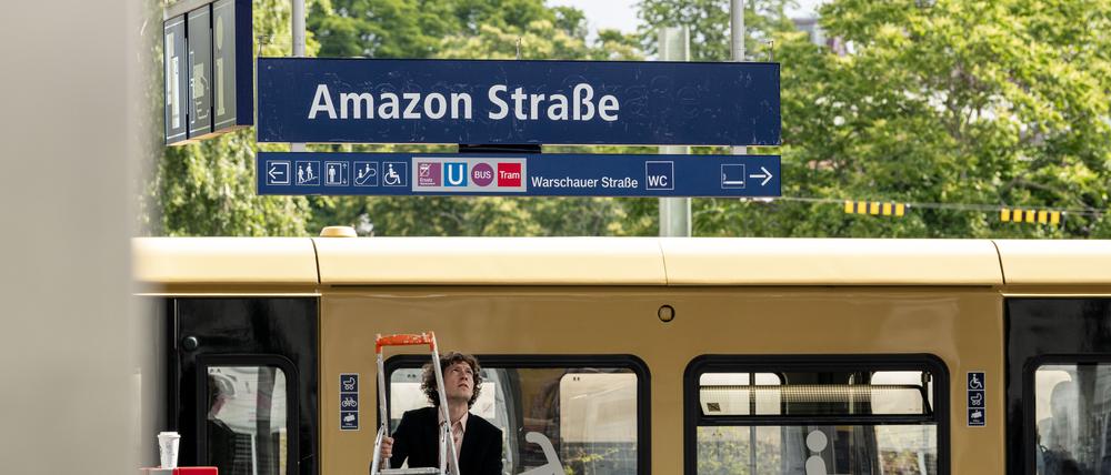 Protest-Kunstaktion gegen Amazon