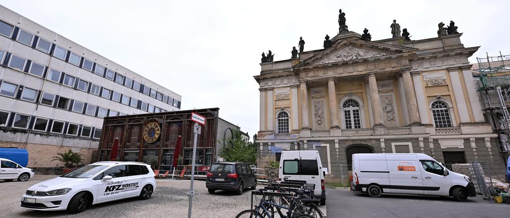 Das Portal befindet sich neben dem Rechenzentrum in der Breiten Straße.